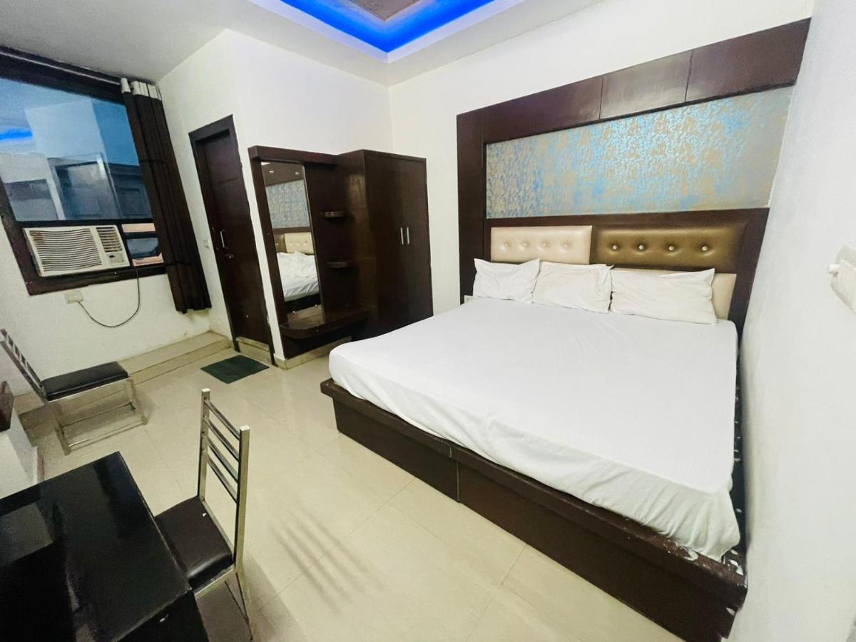 Blue Rose International, Family Hotel Agra  Exterior foto